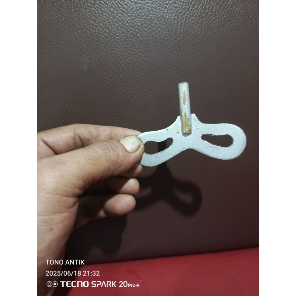 kunci pemutar jam antik ukuran 4 mili cocok untuk Seiko lorus dan lain-lain