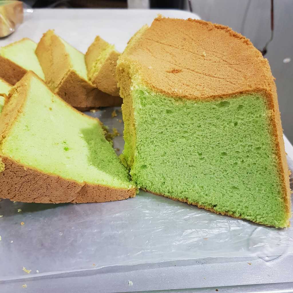 

Chiffon Pandan Cake - Kue Chiffon Pandan by Michi Kitchen