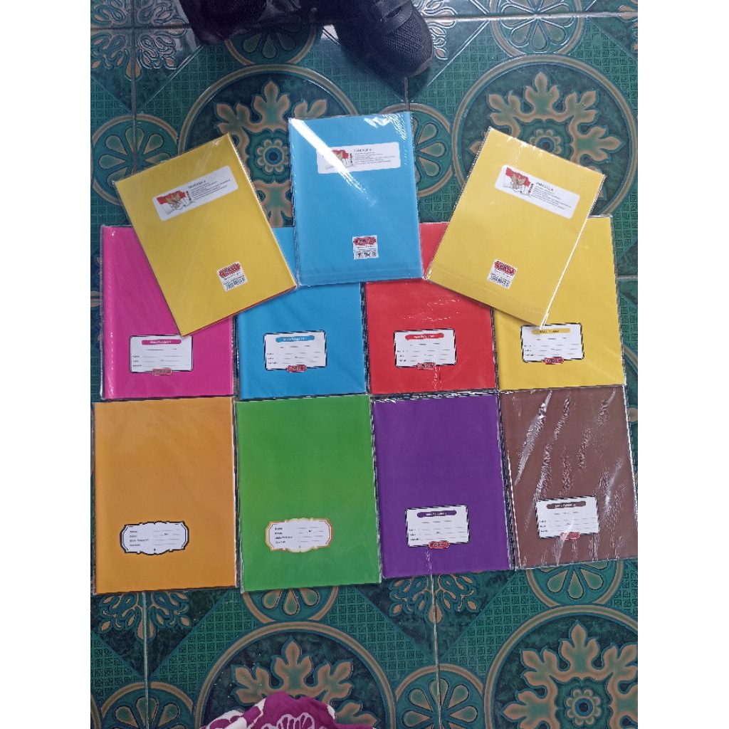 

Sampul buku warna-warni