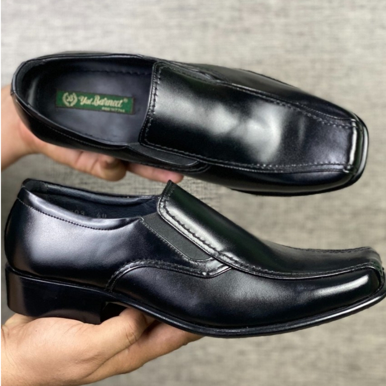 Pantofel Kulit Pria Kaki Lebar – YAL BARNEET 503 Wide Fit Shiny Loafers