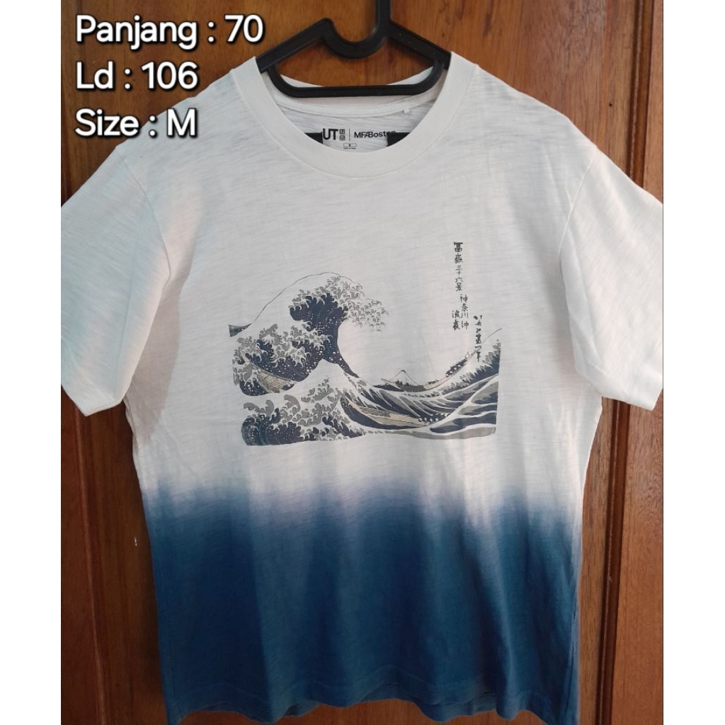 Kaos Tshirt Uniqlo UT x MFa Hokusai Graphic TwoColors    preloved/second/vintage