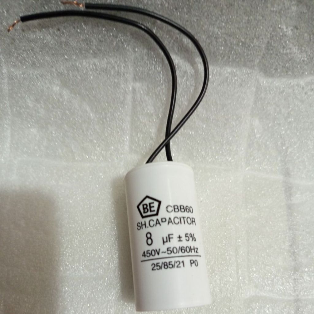 CAPASITOR 8UF / 450V