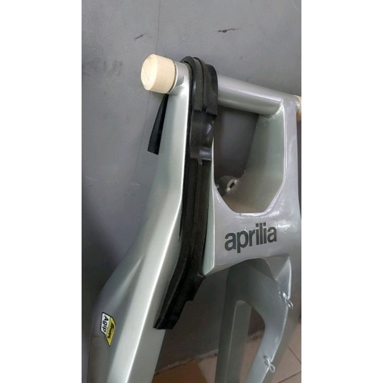 KODE M48W karet swing arm replika aprilia lislas