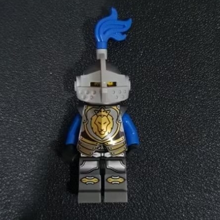 LEGO Castle King's Knight Armor - Lion Head with Crown