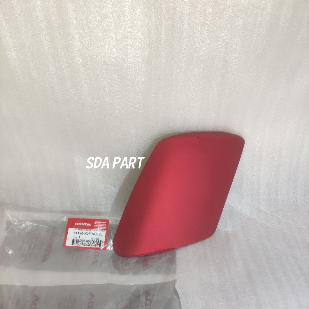 Cover Tutup Laci merah Kiri Komplit Engsel + Knop Scoopy 2025 Original