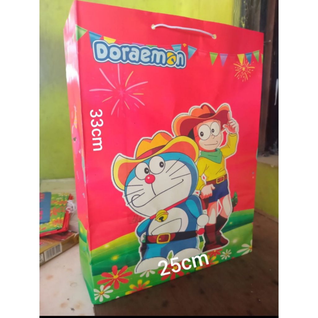 

paperbag kertas karakter 1 pack sudah mix gambar cocok untuk tas Snack ultah ( 1 pack isi 10 pcs )