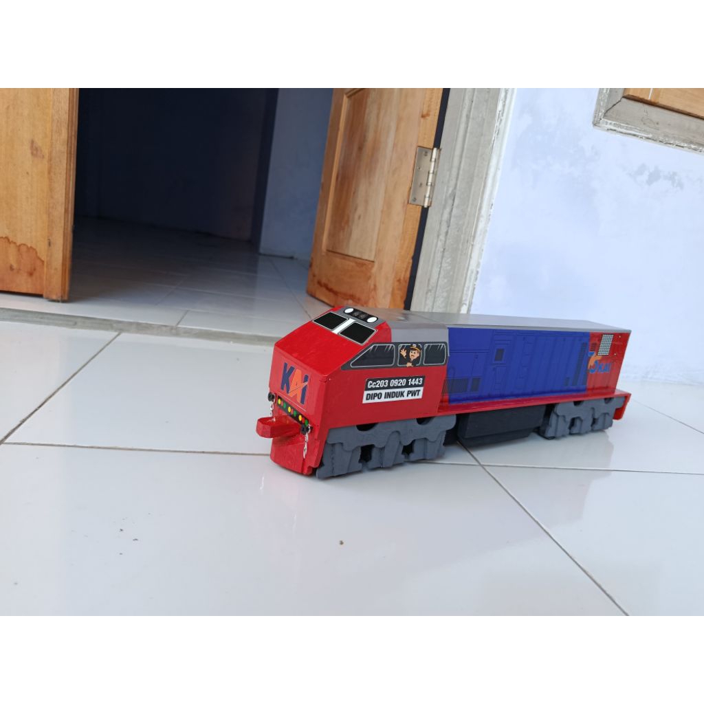miniatur kereta api kayu cc203 red blue