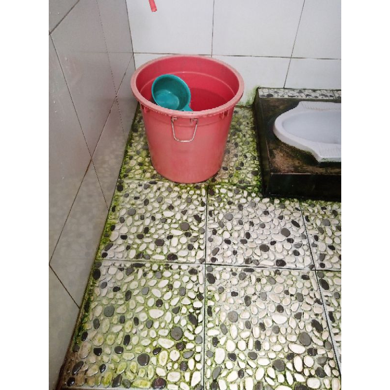 poles lantai kamar mandi