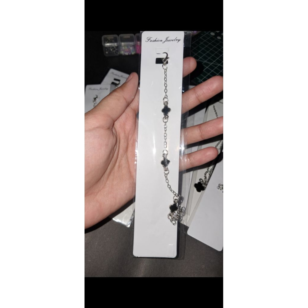 gelang titanium[anti karat]gelang model bunga yg lagi viral warna hitam|harga untuk [1pcs]