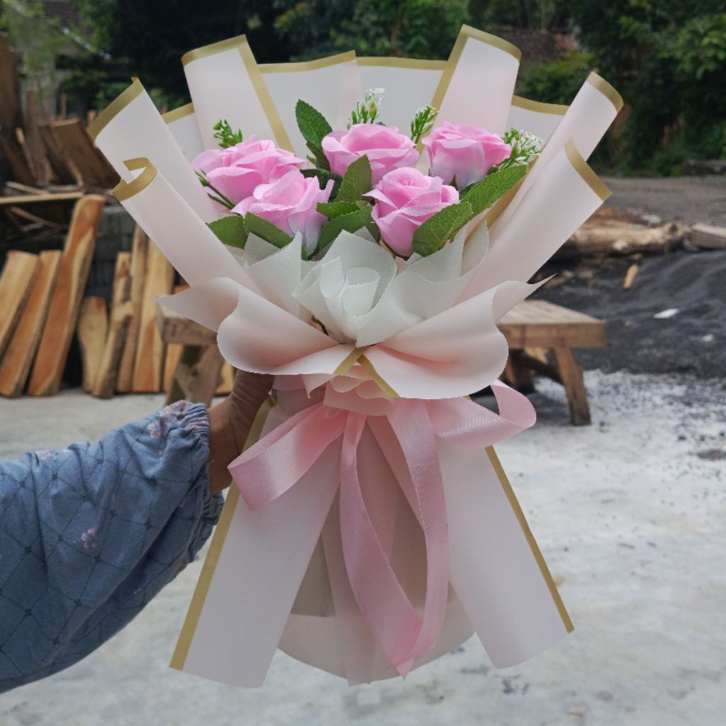 BUKET BUNGA / BUKET_AI / BUKET BUNGA MAWAR/BUKET SIZE M /BUKET bunga artificial / hadiah / gif/Buket