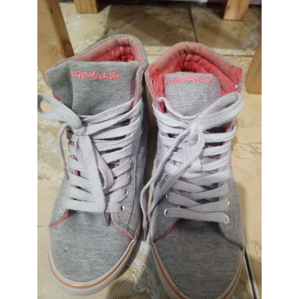 Sepatu wanita sepatu airwalk  second