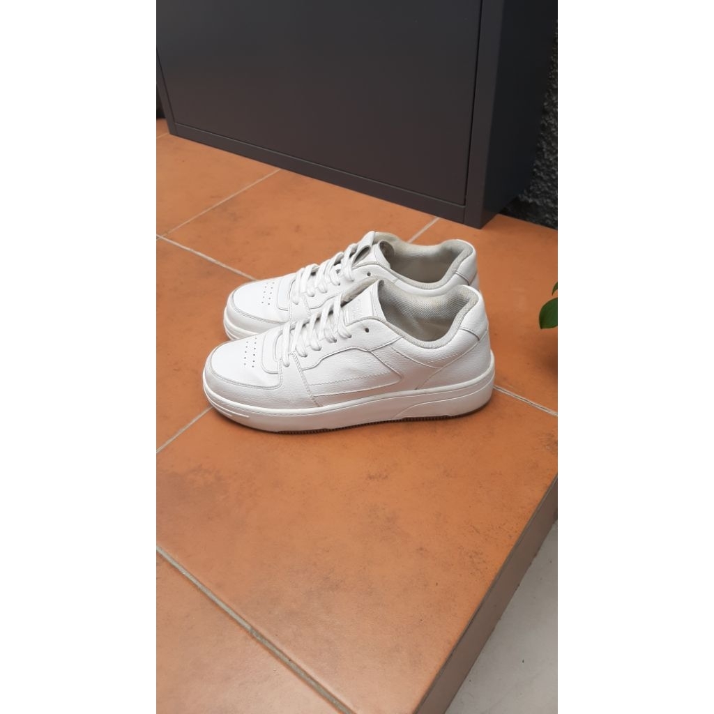 Sepatu Pull&Bear uk 39 putih