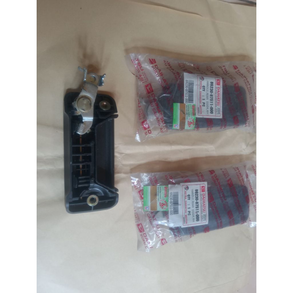Handle pintu tengah sledingdoor DAIHATSU ESPASS bagian kanan/RH barang orisinil dari Daihatsu jual m