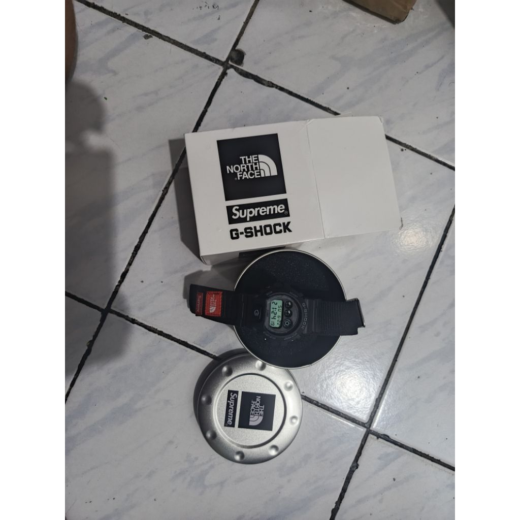 jam tangan the North face supreme G-Shock