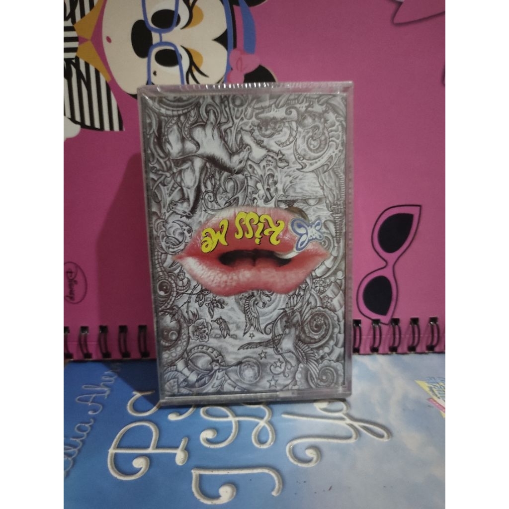 kaset pita slank kiss me baru