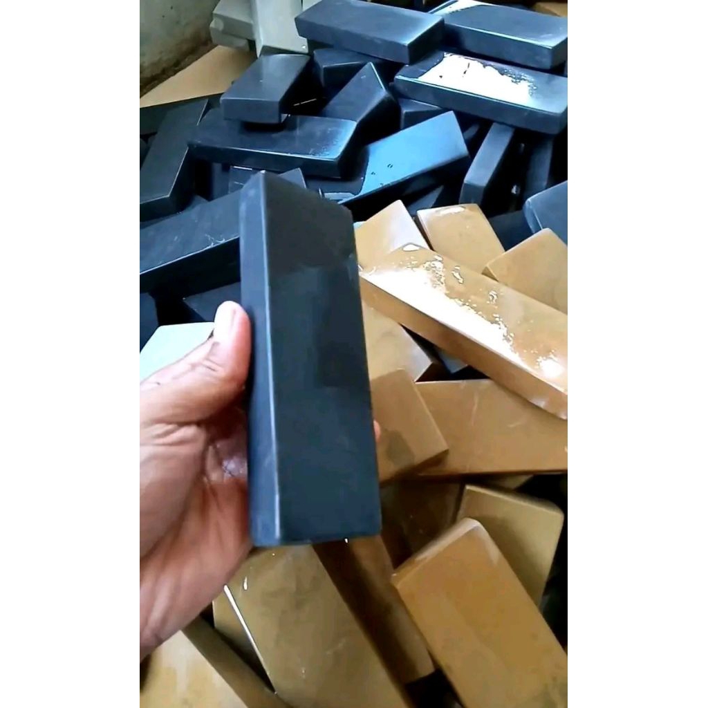 Batu asah pisau grit 6000 ukuran 18×5×3 super halus warna hitam.