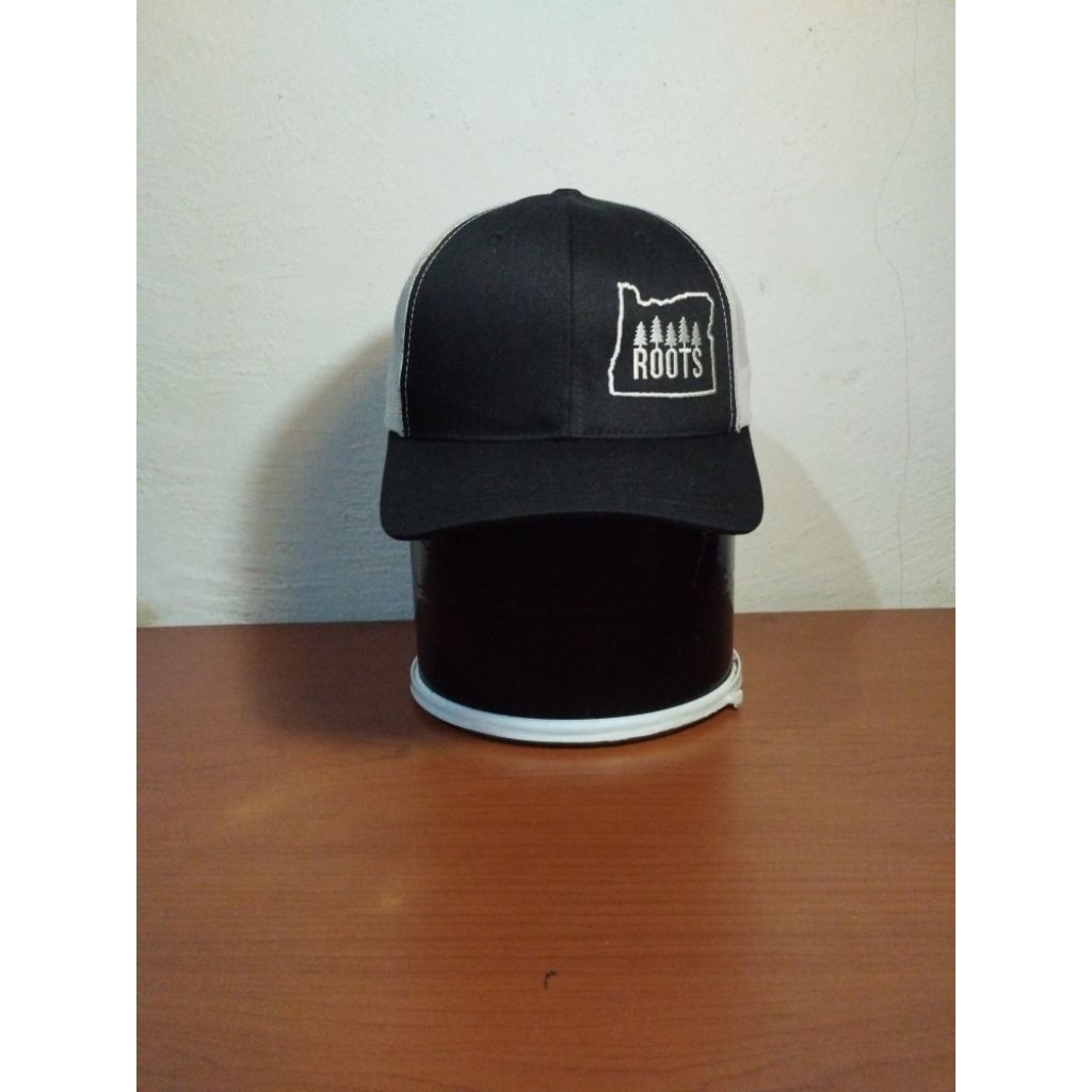 Topi Trucker Yupoong x ROOTS