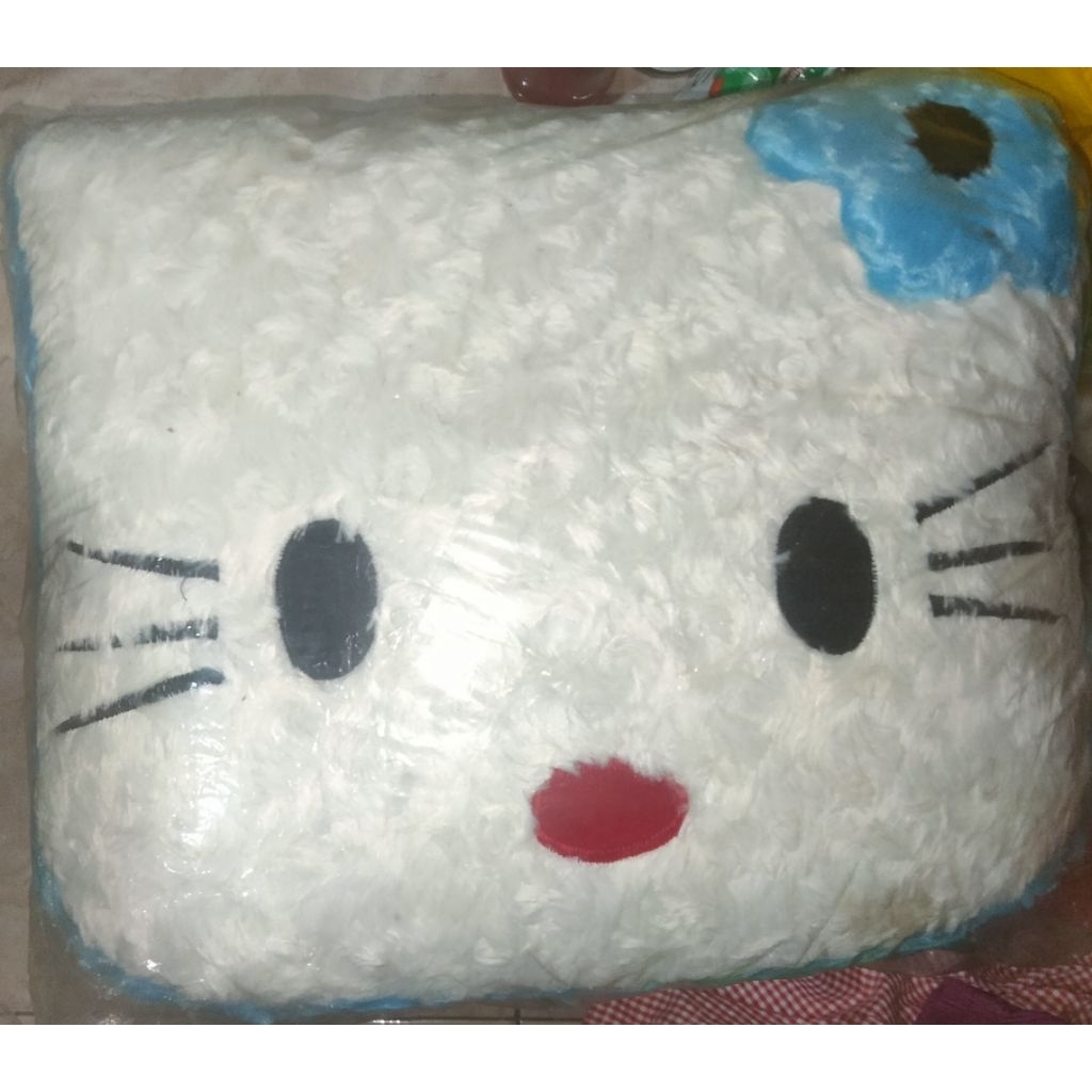 Boneka Bantal Hello Kitty