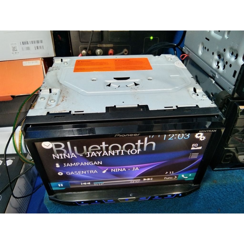 Double Din Pioneer AVH-X5850BT Bekas