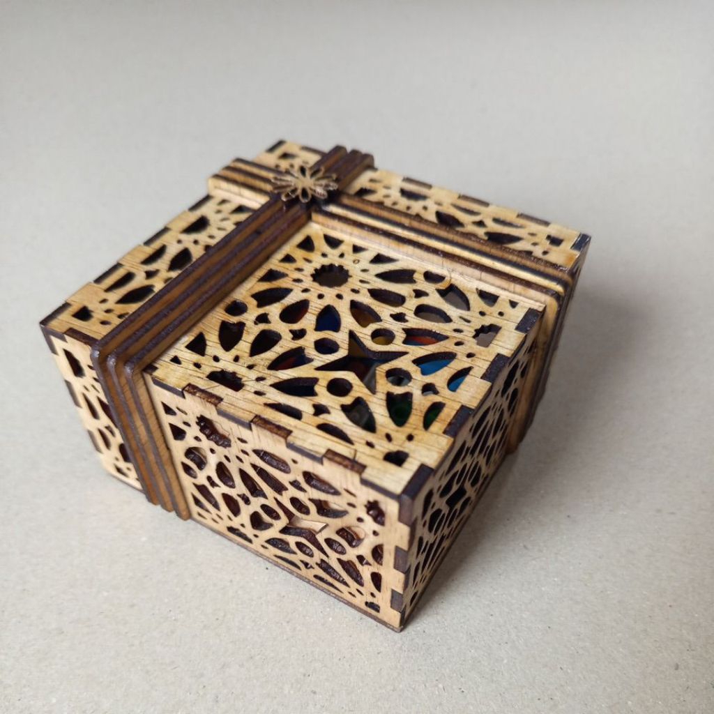 

kotak kado motif laser cutting