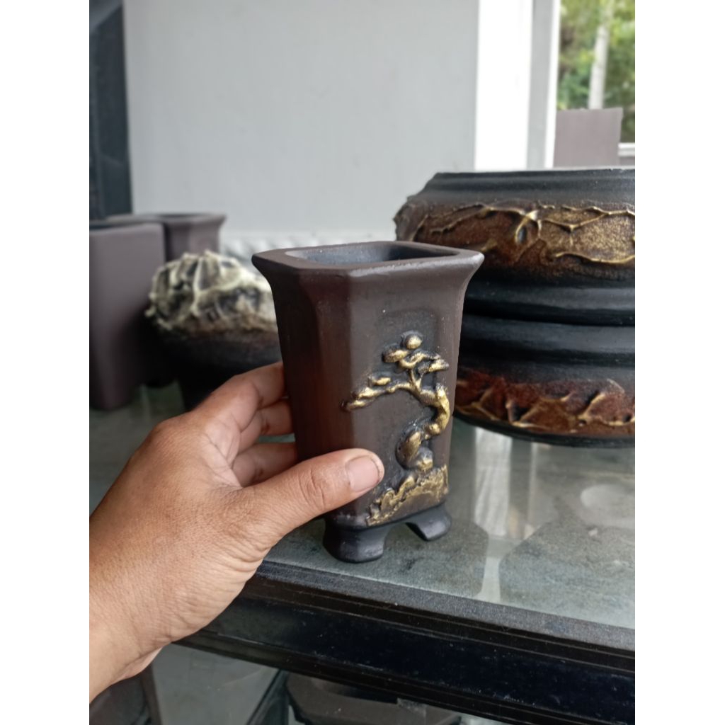 Pot bonsai cascade kecil relief