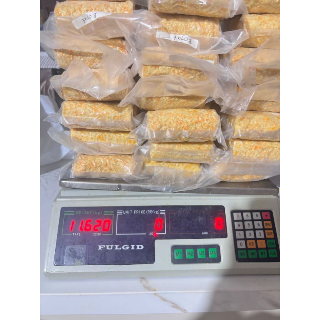 

risoles frozen ayam suir pedasS jumbo super renyah isi 4pcs