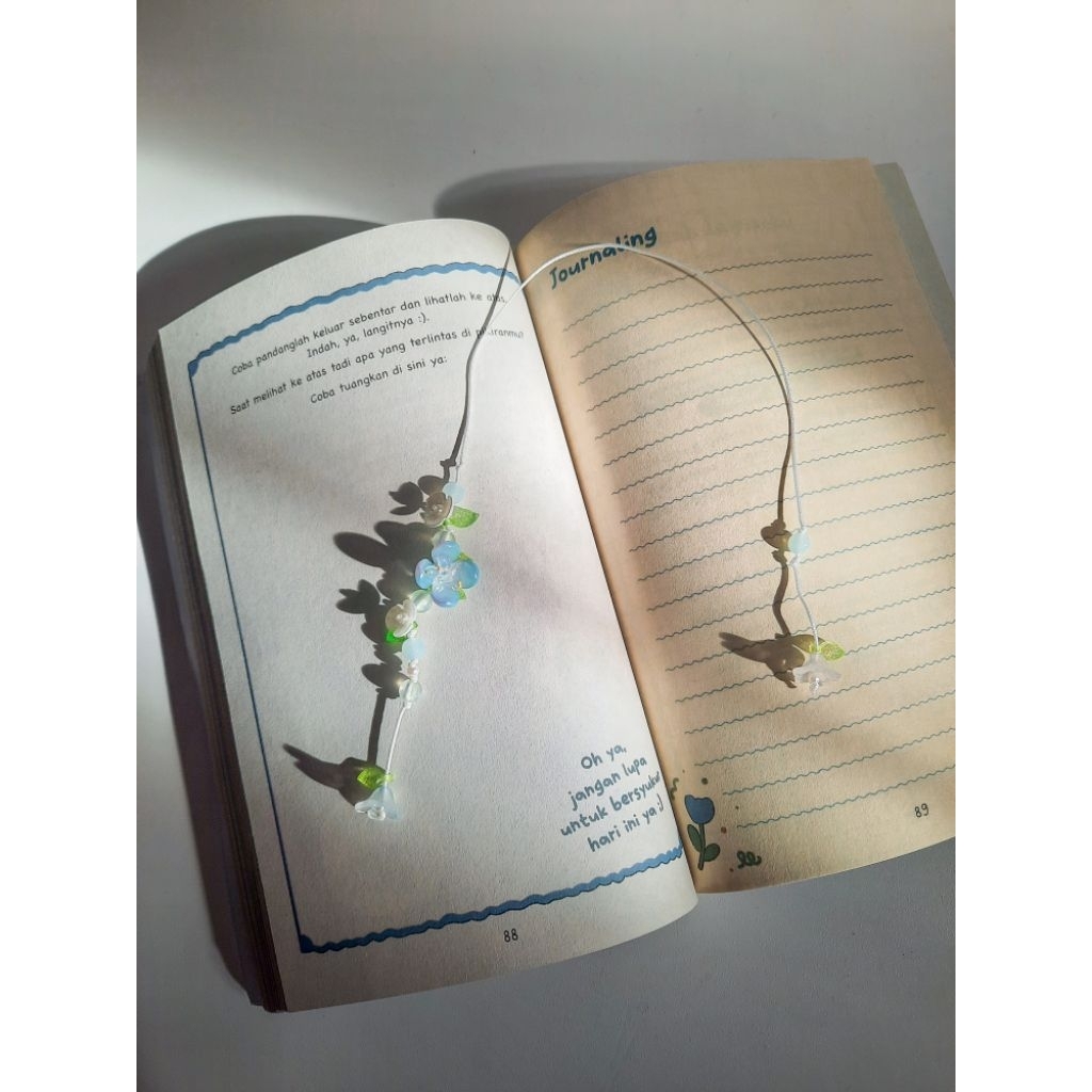 

Pembatas Buku | Bookmark | Manik-Manik | Tali Giok | Aesthetic
