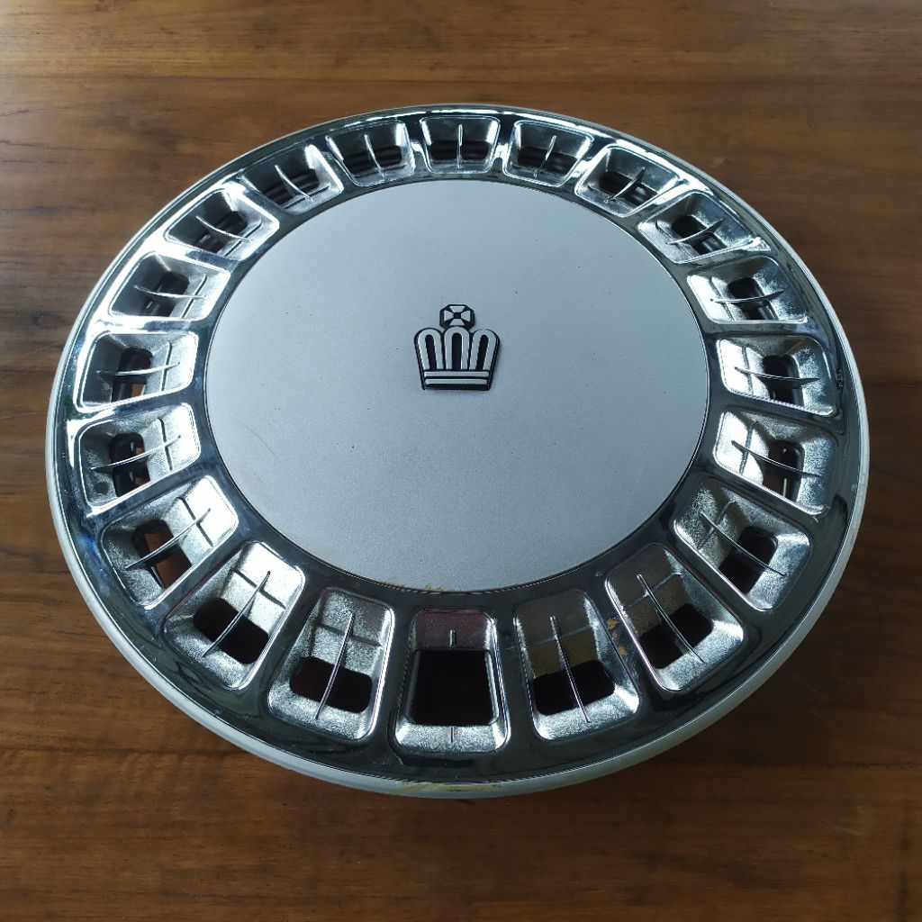 Dop Velg Toyota Crown R 14 Satuan