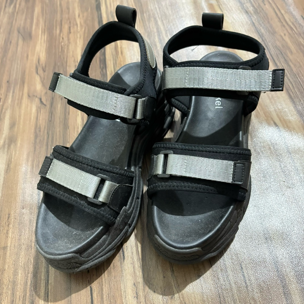 Kronikel Sandals