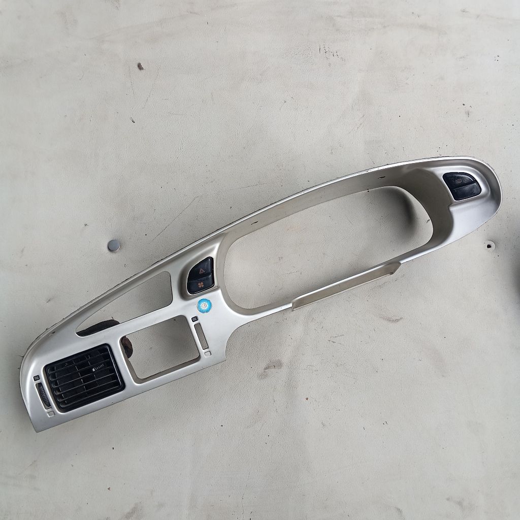 Frame dashboard proton wira