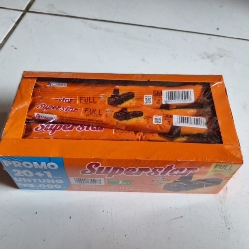 

Superstar Triple Chocolate, Wafer Salut Cokelat( 20 pcs x 12.5g ) )