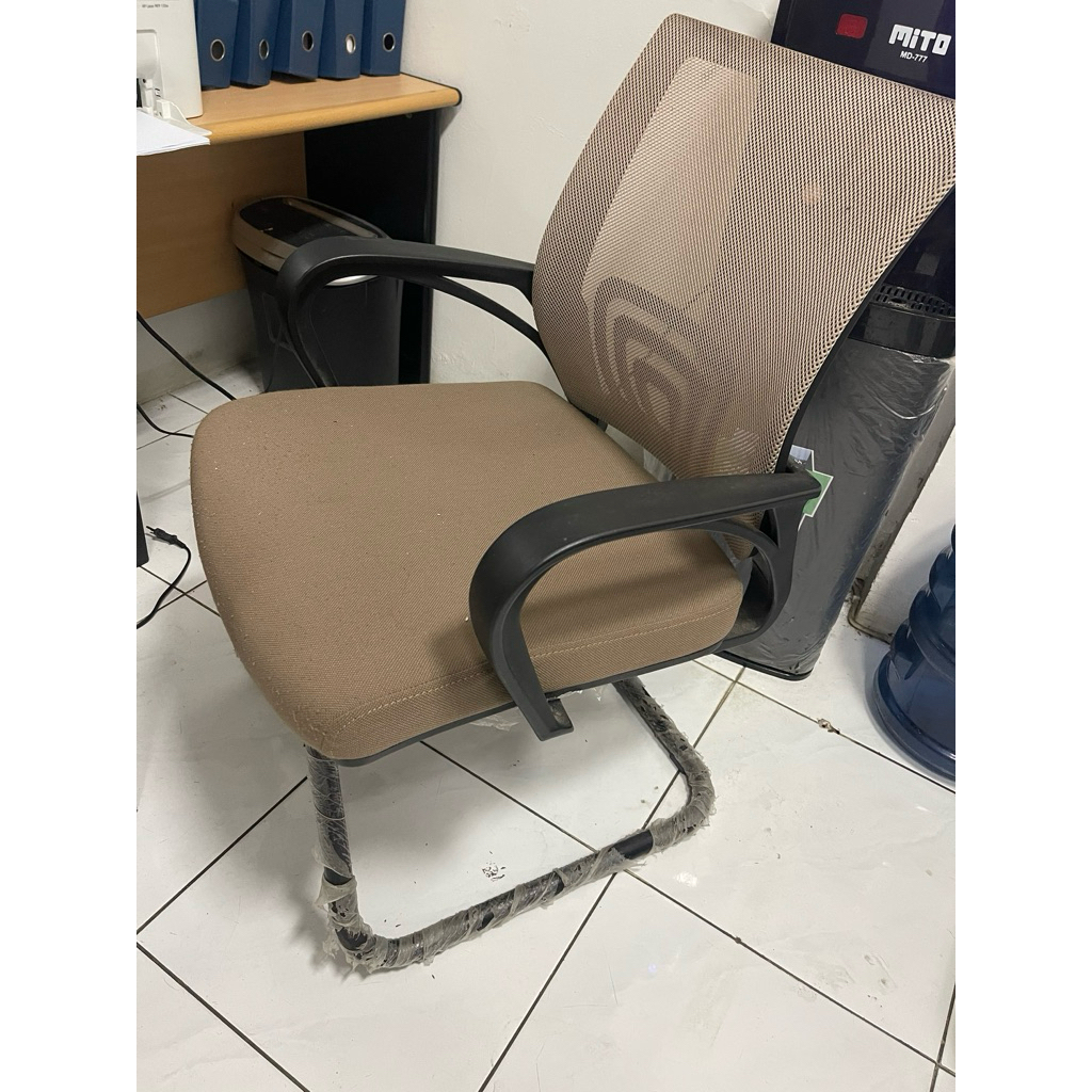 office chair / kursi kantor inco preloved kondisi 97% warna coklat muda