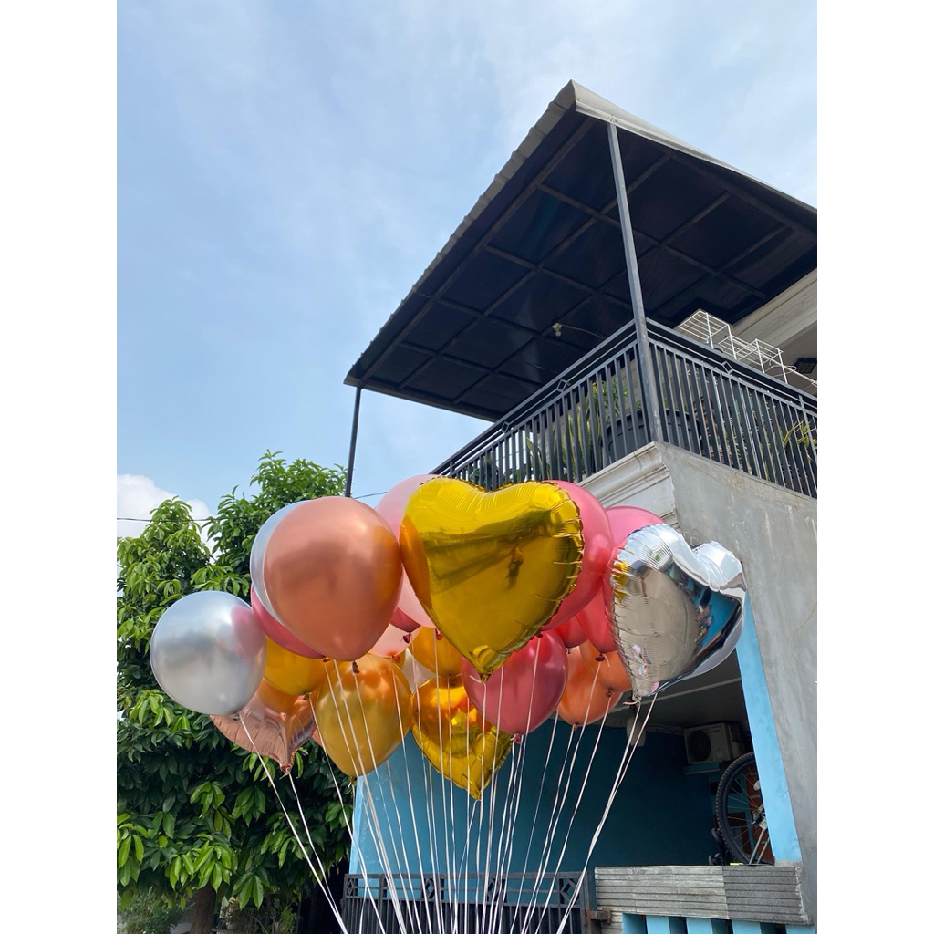Balon gas helium terbang
