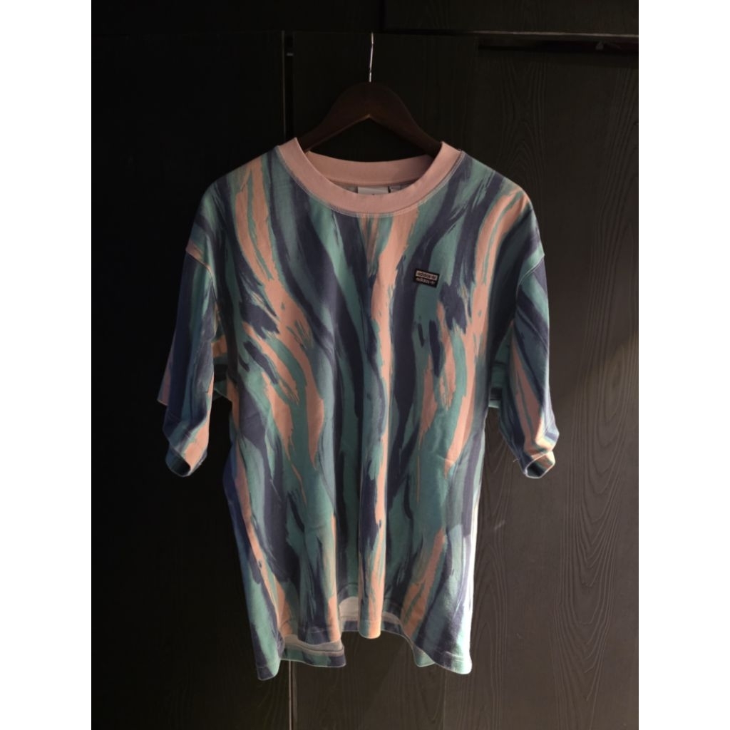 ADIDAS R.Y.V Oversize Tee. Best Seller. 100% original. Size M. good condition. baju kaos oversize pr