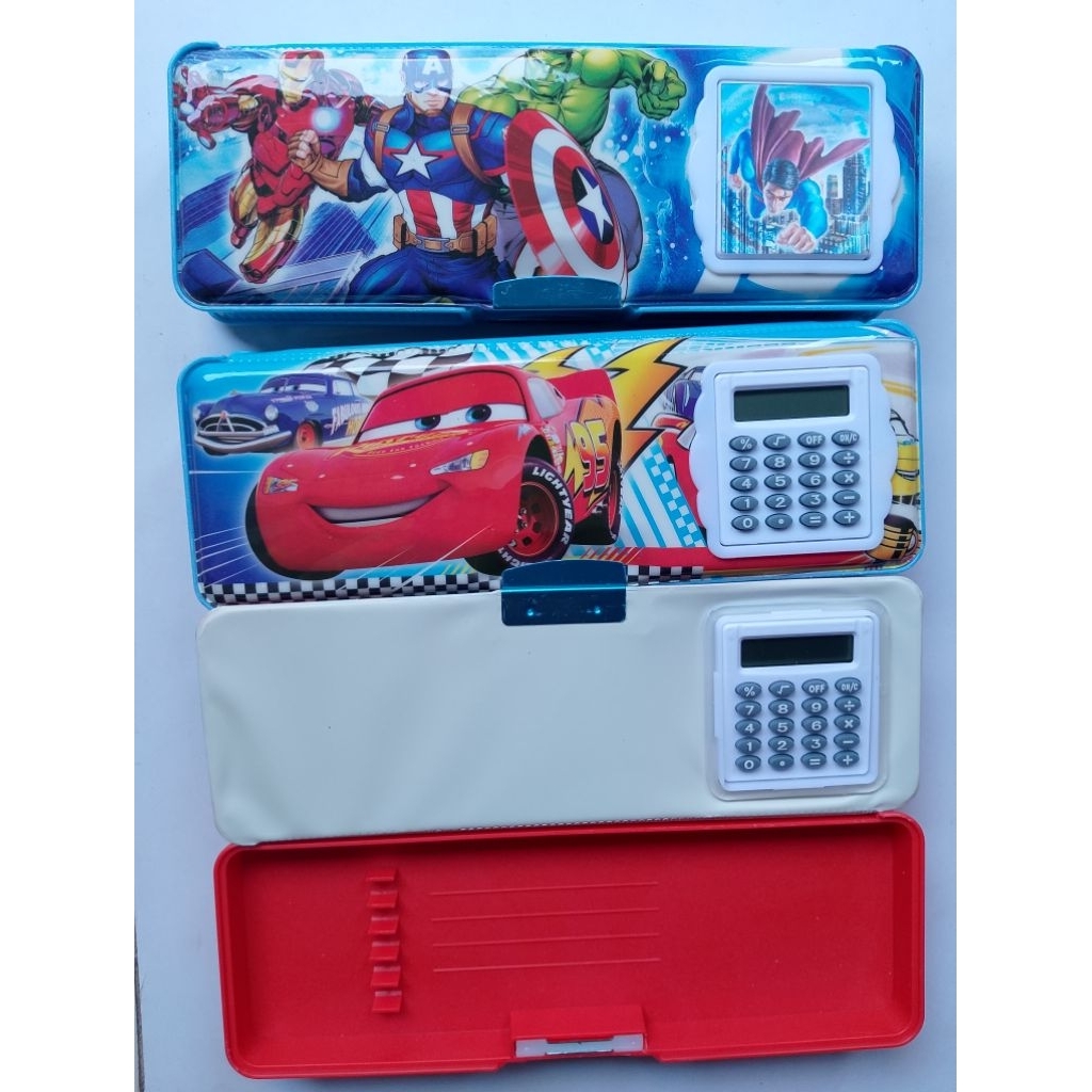 

(1PC) TEMPAT PENSIL KALKULATOR/ 2 PINTU MAGNET