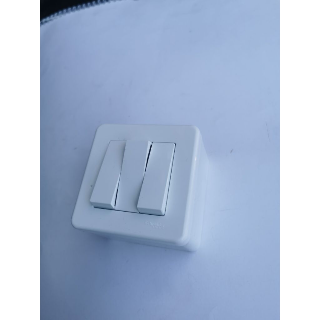 Saklar Outbow Triple Saklar Outbow 3 Cetrekan Saklar Triple Outbow Saklar Tiga Cetrekan Outbow Sakla