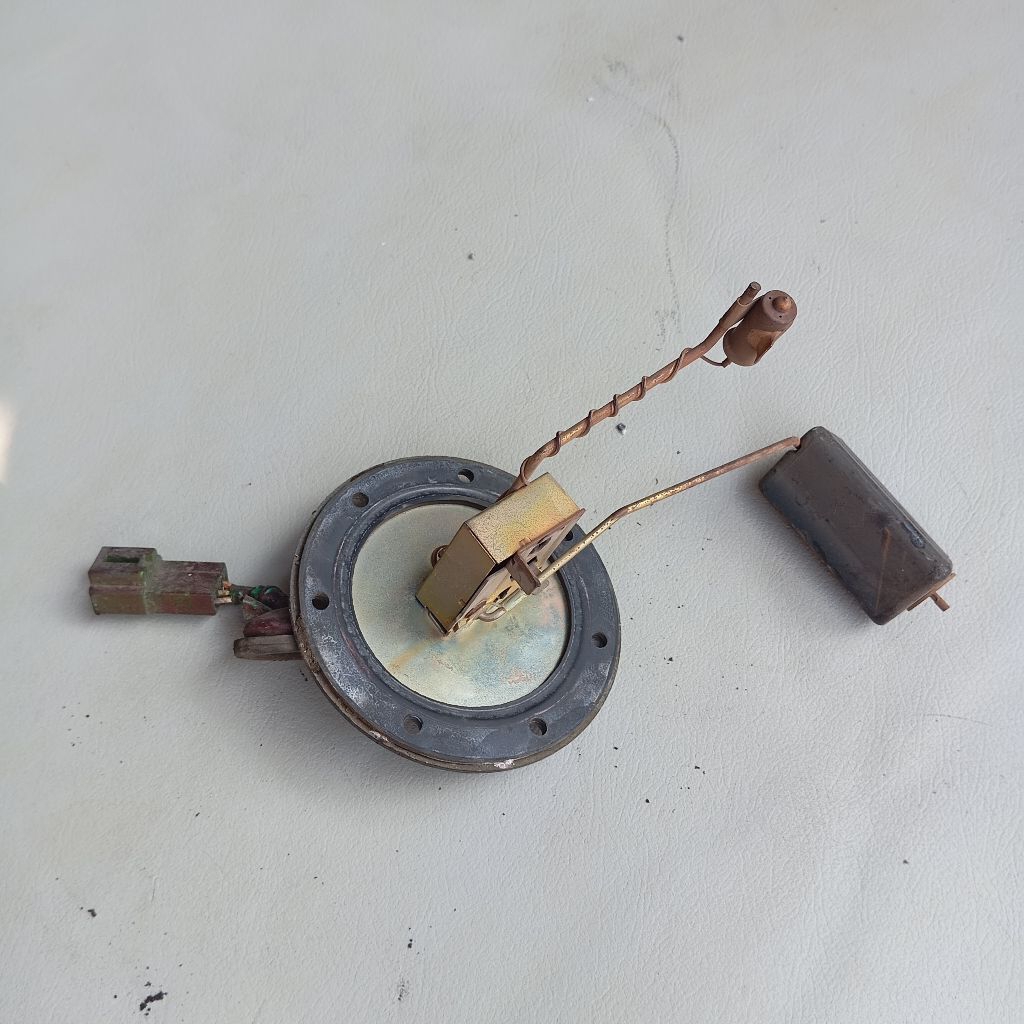 pelampung bensin toyota corona ex saloon ST151