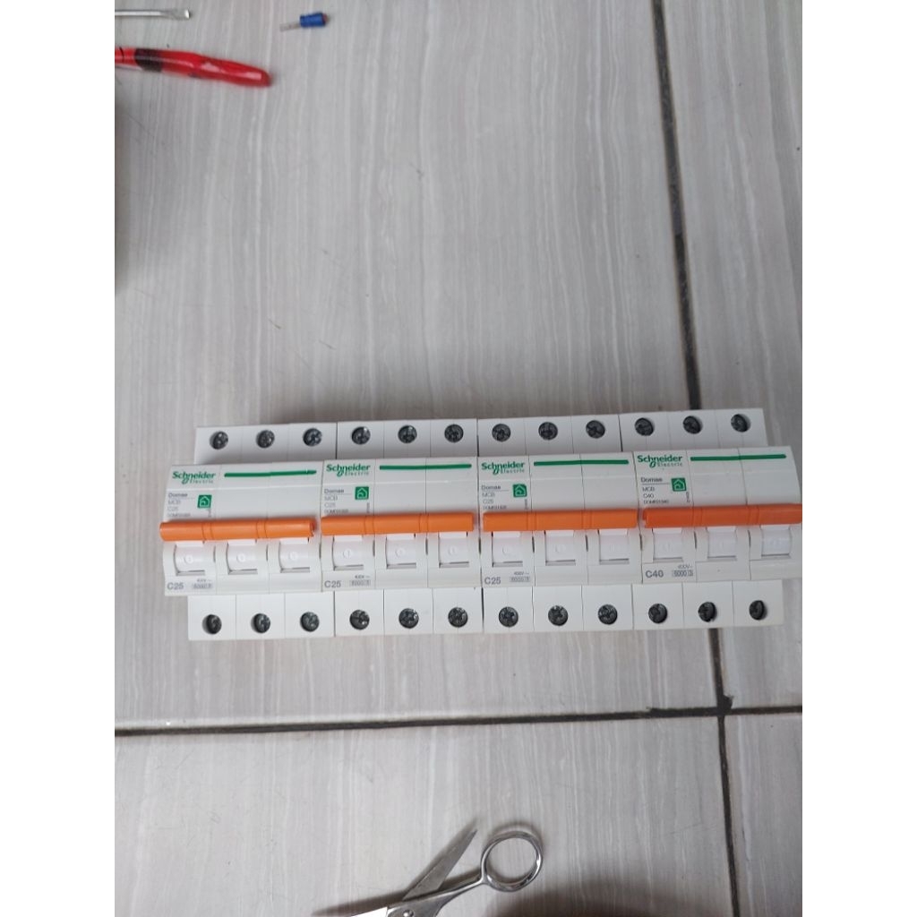 mcb Schneider 3p original