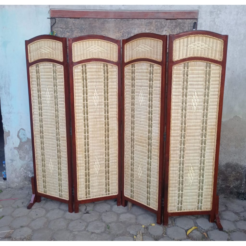 partisi ruangan/penyekat ruangan kayu