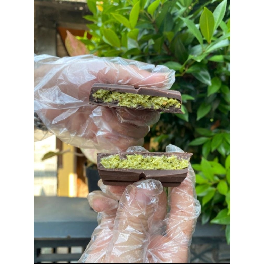 

Coklat Dubai Kunafa Kacang Mete Zia Choco 33gram Bonus Ice Gel