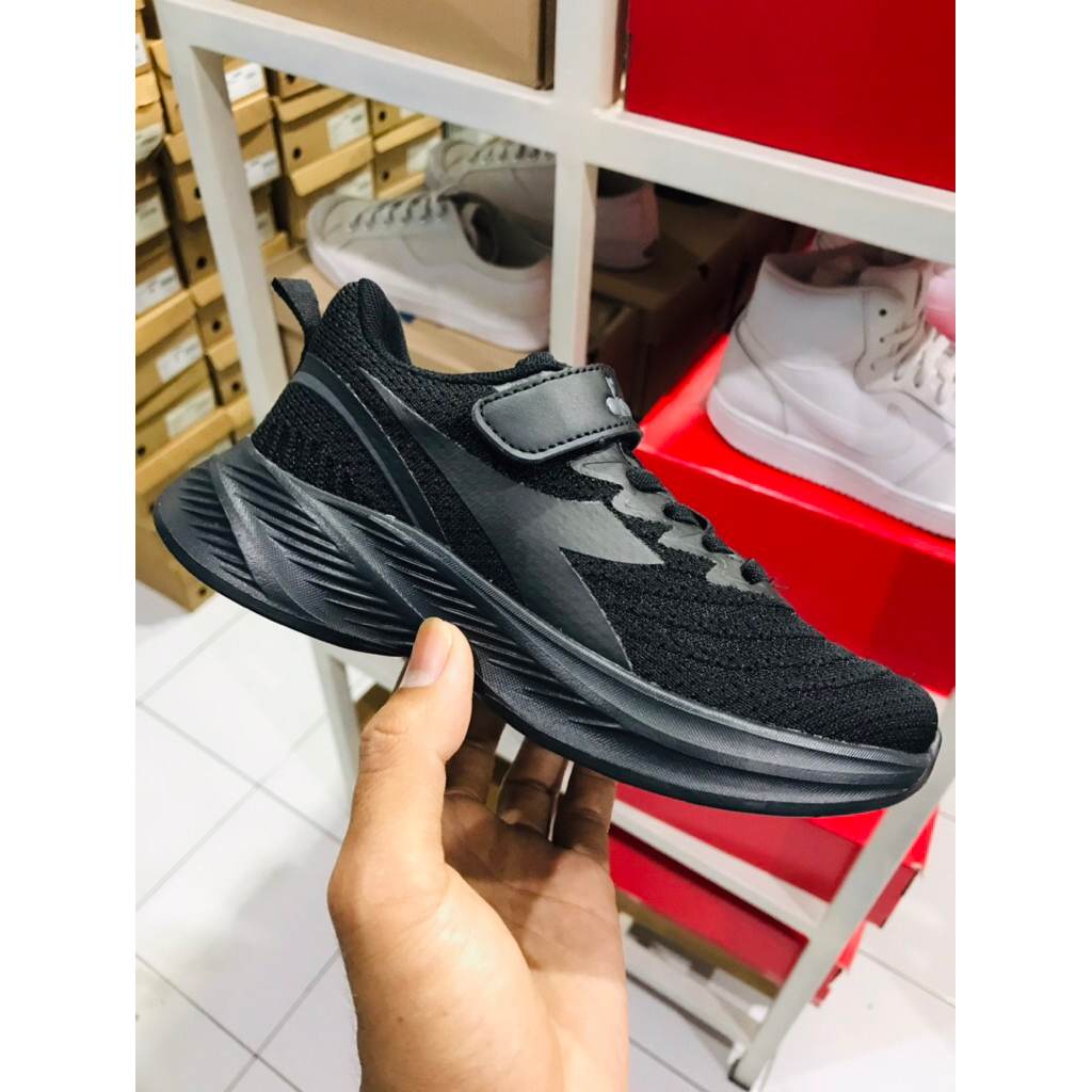 BIG SALE SEPATU DIADORA/SKEC DLL ORIGINAL ANAK/KIDS/FULL BLACK/HITAM/SEKOLAH/RUNNING/LARI/SNEAKERS