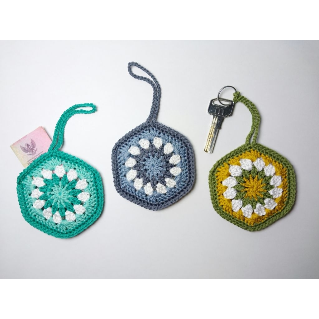 

Amplop Rajut | Gantungan Kunci Rajut | Crochet Keychain