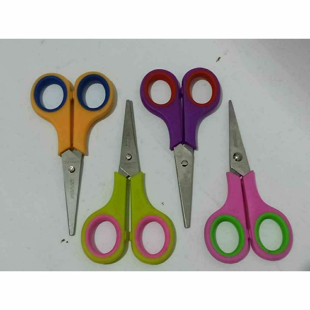 

Gunting kecil warna warni