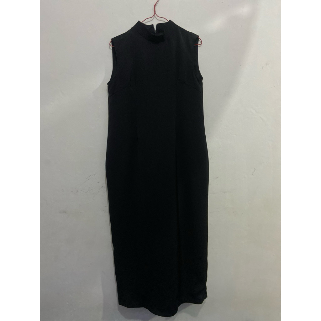 Preloved Dress Polos hitam fit body panjang /dress polos hitam