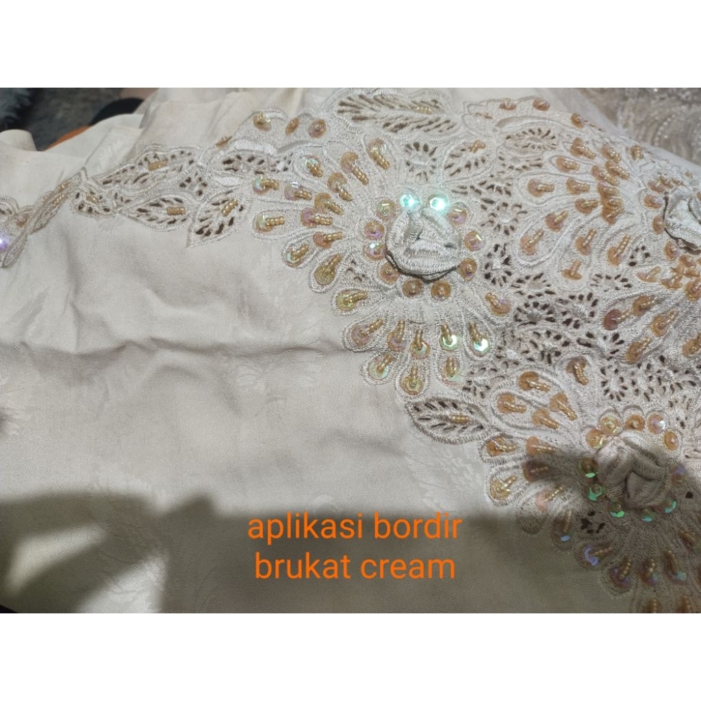 aplikasi bordir  berpayet kain embos