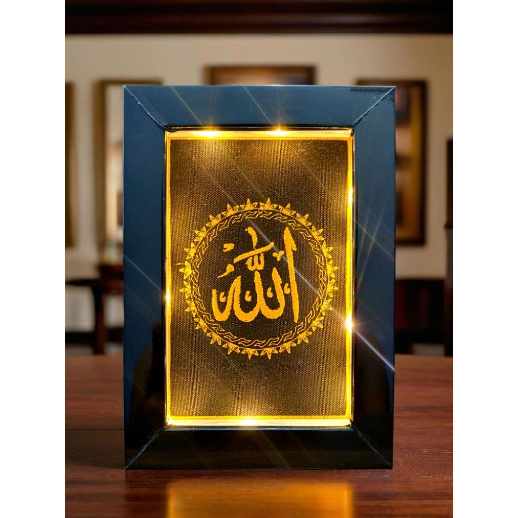 Pajangan Pigura Lafadz ALLAH dengan Bingkai 3D dan Lampu LED didalamnya ukuran 17cm x 12cm