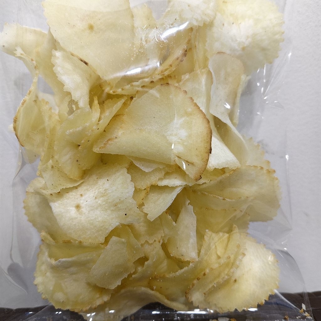 

kripik singkong di iris tipis rasa gurih dan renyah 100gram/250gram