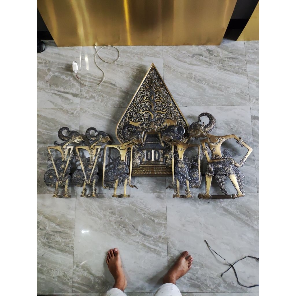 Set Gunungan & Wayang Pandawa Lima Kuningan – Hiasan Dinding Etnik Handmade