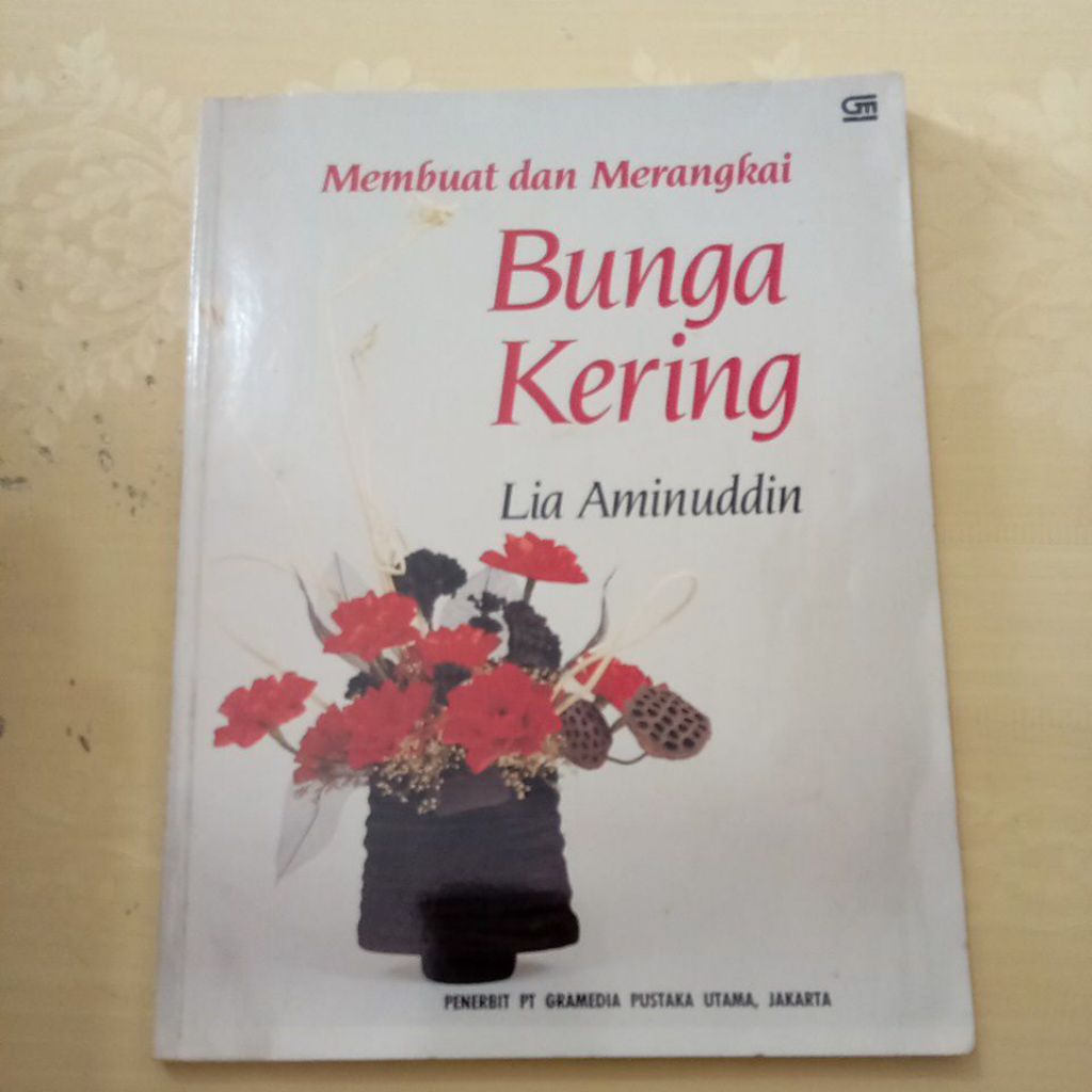 Buku ORI Membuat Dan Kerangka Bunga Kering Oleh Lia Aminuddin