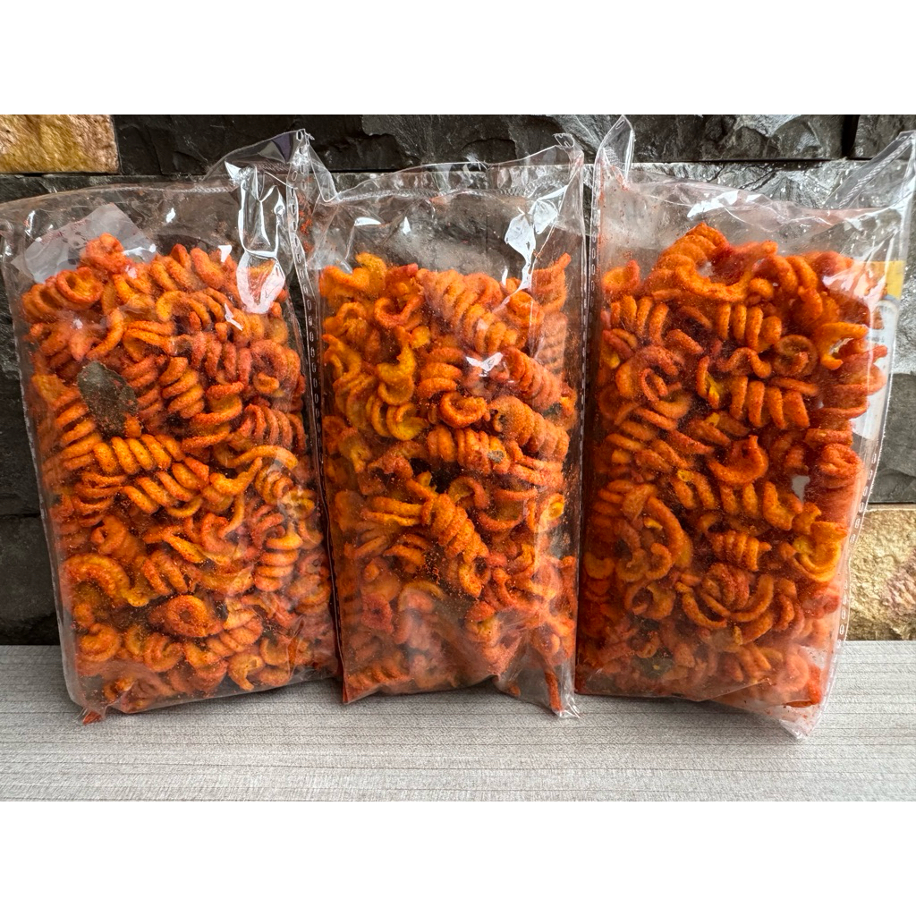 

Makaroni Pedas Daun Jeruk - Makaroni ulir pedas 3 Pcs
